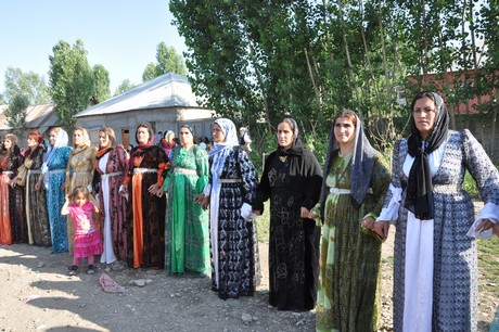 Yüksekova'da 09-10 Temmuz 2011 tarihlerinde evlenen bazı çiftleri sizler için sayfamıza taşıdık. Yüksekova Güncel Ailesi olarak tüm çiftlere mutluluklar dileriz
