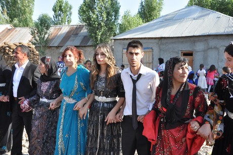 Yüksekova'da 09-10 Temmuz 2011 tarihlerinde evlenen bazı çiftleri sizler için sayfamıza taşıdık. Yüksekova Güncel Ailesi olarak tüm çiftlere mutluluklar dileriz