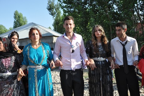 Yüksekova'da 09-10 Temmuz 2011 tarihlerinde evlenen bazı çiftleri sizler için sayfamıza taşıdık. Yüksekova Güncel Ailesi olarak tüm çiftlere mutluluklar dileriz