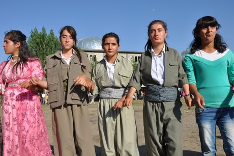 Yüksekova'da 09-10 Temmuz 2011 tarihlerinde evlenen bazı çiftleri sizler için sayfamıza taşıdık. Yüksekova Güncel Ailesi olarak tüm çiftlere mutluluklar dileriz