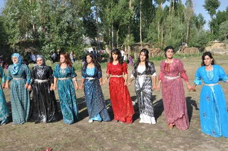 Yüksekova'da 09-10 Temmuz 2011 tarihlerinde evlenen bazı çiftleri sizler için sayfamıza taşıdık. Yüksekova Güncel Ailesi olarak tüm çiftlere mutluluklar dileriz