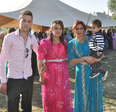 Yüksekova'da 09-10 Temmuz 2011 tarihlerinde evlenen bazı çiftleri sizler için sayfamıza taşıdık. Yüksekova Güncel Ailesi olarak tüm çiftlere mutluluklar dileriz