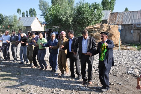 Yüksekova'da 09-10 Temmuz 2011 tarihlerinde evlenen bazı çiftleri sizler için sayfamıza taşıdık. Yüksekova Güncel Ailesi olarak tüm çiftlere mutluluklar dileriz