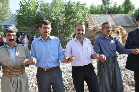 Yüksekova'da 09-10 Temmuz 2011 tarihlerinde evlenen bazı çiftleri sizler için sayfamıza taşıdık. Yüksekova Güncel Ailesi olarak tüm çiftlere mutluluklar dileriz