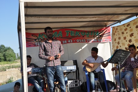 Yüksekova'da 09-10 Temmuz 2011 tarihlerinde evlenen bazı çiftleri sizler için sayfamıza taşıdık. Yüksekova Güncel Ailesi olarak tüm çiftlere mutluluklar dileriz