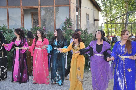 Yüksekova'da 09-10 Temmuz 2011 tarihlerinde evlenen bazı çiftleri sizler için sayfamıza taşıdık. Yüksekova Güncel Ailesi olarak tüm çiftlere mutluluklar dileriz