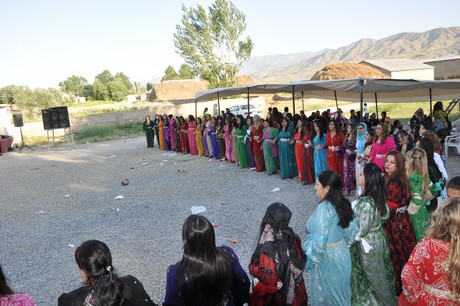 Yüksekova'da 09-10 Temmuz 2011 tarihlerinde evlenen bazı çiftleri sizler için sayfamıza taşıdık. Yüksekova Güncel Ailesi olarak tüm çiftlere mutluluklar dileriz