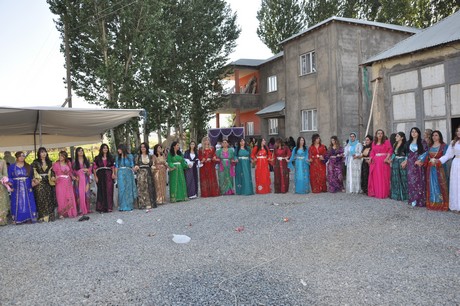Yüksekova'da 09-10 Temmuz 2011 tarihlerinde evlenen bazı çiftleri sizler için sayfamıza taşıdık. Yüksekova Güncel Ailesi olarak tüm çiftlere mutluluklar dileriz
