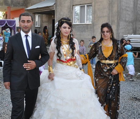 Yüksekova'da 09-10 Temmuz 2011 tarihlerinde evlenen bazı çiftleri sizler için sayfamıza taşıdık. Yüksekova Güncel Ailesi olarak tüm çiftlere mutluluklar dileriz