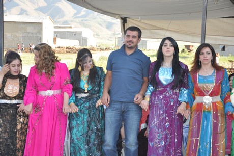 Yüksekova'da 09-10 Temmuz 2011 tarihlerinde evlenen bazı çiftleri sizler için sayfamıza taşıdık. Yüksekova Güncel Ailesi olarak tüm çiftlere mutluluklar dileriz