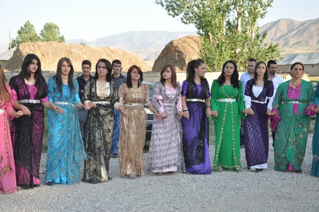 Yüksekova'da 09-10 Temmuz 2011 tarihlerinde evlenen bazı çiftleri sizler için sayfamıza taşıdık. Yüksekova Güncel Ailesi olarak tüm çiftlere mutluluklar dileriz