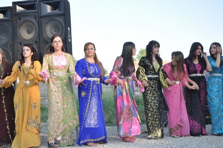 Yüksekova'da 09-10 Temmuz 2011 tarihlerinde evlenen bazı çiftleri sizler için sayfamıza taşıdık. Yüksekova Güncel Ailesi olarak tüm çiftlere mutluluklar dileriz