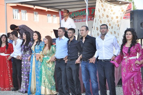 Yüksekova'da 09-10 Temmuz 2011 tarihlerinde evlenen bazı çiftleri sizler için sayfamıza taşıdık. Yüksekova Güncel Ailesi olarak tüm çiftlere mutluluklar dileriz