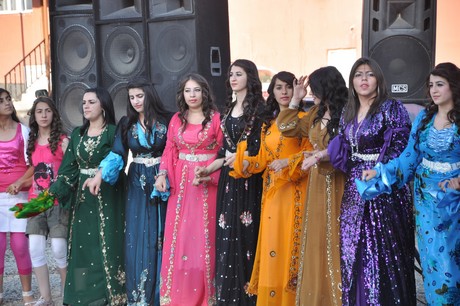 Yüksekova'da 09-10 Temmuz 2011 tarihlerinde evlenen bazı çiftleri sizler için sayfamıza taşıdık. Yüksekova Güncel Ailesi olarak tüm çiftlere mutluluklar dileriz