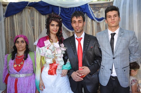 Yüksekova'da 09-10 Temmuz 2011 tarihlerinde evlenen bazı çiftleri sizler için sayfamıza taşıdık. Yüksekova Güncel Ailesi olarak tüm çiftlere mutluluklar dileriz