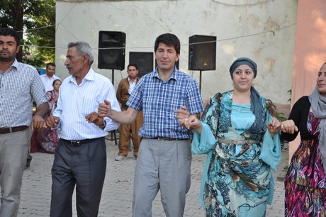 Yüksekova'da 09-10 Temmuz 2011 tarihlerinde evlenen bazı çiftleri sizler için sayfamıza taşıdık. Yüksekova Güncel Ailesi olarak tüm çiftlere mutluluklar dileriz