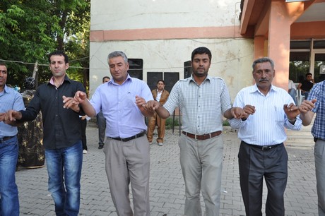 Yüksekova'da 09-10 Temmuz 2011 tarihlerinde evlenen bazı çiftleri sizler için sayfamıza taşıdık. Yüksekova Güncel Ailesi olarak tüm çiftlere mutluluklar dileriz