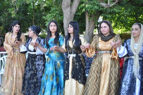 Yüksekova'da 09-10 Temmuz 2011 tarihlerinde evlenen bazı çiftleri sizler için sayfamıza taşıdık. Yüksekova Güncel Ailesi olarak tüm çiftlere mutluluklar dileriz