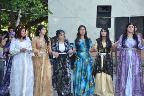 Yüksekova'da 09-10 Temmuz 2011 tarihlerinde evlenen bazı çiftleri sizler için sayfamıza taşıdık. Yüksekova Güncel Ailesi olarak tüm çiftlere mutluluklar dileriz