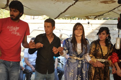 Yüksekova'da 09-10 Temmuz 2011 tarihlerinde evlenen bazı çiftleri sizler için sayfamıza taşıdık. Yüksekova Güncel Ailesi olarak tüm çiftlere mutluluklar dileriz