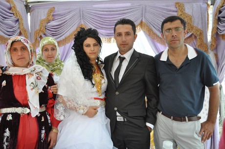 Yüksekova'da 09-10 Temmuz 2011 tarihlerinde evlenen bazı çiftleri sizler için sayfamıza taşıdık. Yüksekova Güncel Ailesi olarak tüm çiftlere mutluluklar dileriz