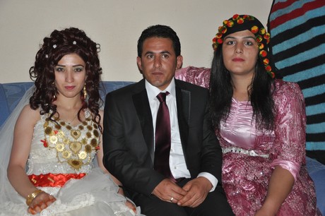 Yüksekova'da 09-10 Temmuz 2011 tarihlerinde evlenen bazı çiftleri sizler için sayfamıza taşıdık. Yüksekova Güncel Ailesi olarak tüm çiftlere mutluluklar dileriz