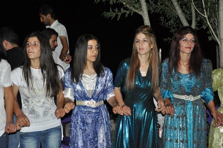 Yüksekova'da 09-10 Temmuz 2011 tarihlerinde evlenen bazı çiftleri sizler için sayfamıza taşıdık. Yüksekova Güncel Ailesi olarak tüm çiftlere mutluluklar dileriz