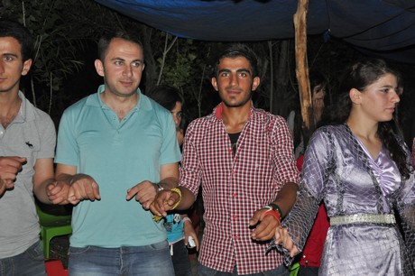 Yüksekova'da 09-10 Temmuz 2011 tarihlerinde evlenen bazı çiftleri sizler için sayfamıza taşıdık. Yüksekova Güncel Ailesi olarak tüm çiftlere mutluluklar dileriz