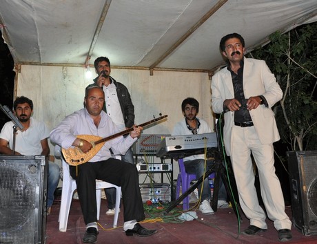 Yüksekova'da 09-10 Temmuz 2011 tarihlerinde evlenen bazı çiftleri sizler için sayfamıza taşıdık. Yüksekova Güncel Ailesi olarak tüm çiftlere mutluluklar dileriz