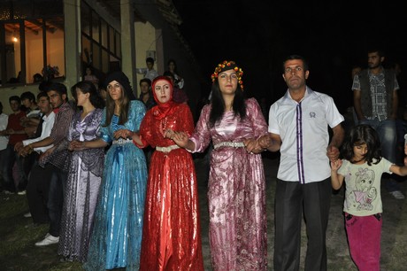 Yüksekova'da 09-10 Temmuz 2011 tarihlerinde evlenen bazı çiftleri sizler için sayfamıza taşıdık. Yüksekova Güncel Ailesi olarak tüm çiftlere mutluluklar dileriz