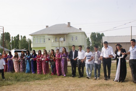 Yüksekova'da 09-10 Temmuz 2011 tarihlerinde evlenen bazı çiftleri sizler için sayfamıza taşıdık. Yüksekova Güncel Ailesi olarak tüm çiftlere mutluluklar dileriz