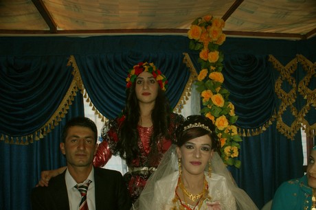 Yüksekova'da 09-10 Temmuz 2011 tarihlerinde evlenen bazı çiftleri sizler için sayfamıza taşıdık. Yüksekova Güncel Ailesi olarak tüm çiftlere mutluluklar dileriz