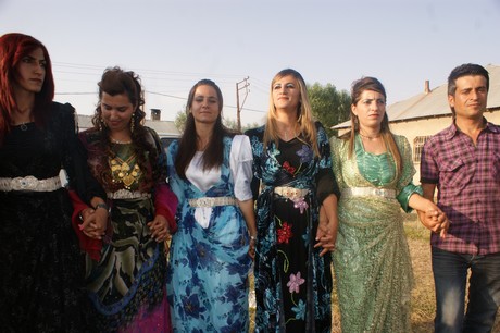 Yüksekova'da 09-10 Temmuz 2011 tarihlerinde evlenen bazı çiftleri sizler için sayfamıza taşıdık. Yüksekova Güncel Ailesi olarak tüm çiftlere mutluluklar dileriz