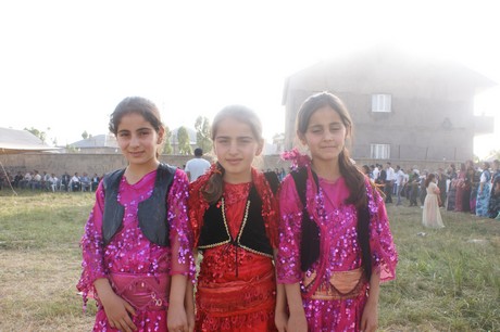 Yüksekova'da 09-10 Temmuz 2011 tarihlerinde evlenen bazı çiftleri sizler için sayfamıza taşıdık. Yüksekova Güncel Ailesi olarak tüm çiftlere mutluluklar dileriz