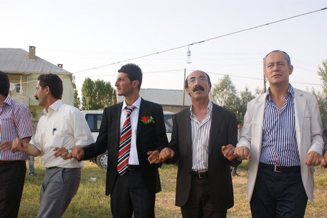 Yüksekova'da 09-10 Temmuz 2011 tarihlerinde evlenen bazı çiftleri sizler için sayfamıza taşıdık. Yüksekova Güncel Ailesi olarak tüm çiftlere mutluluklar dileriz