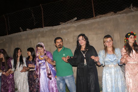 Yüksekova'da 09-10 Temmuz 2011 tarihlerinde evlenen bazı çiftleri sizler için sayfamıza taşıdık. Yüksekova Güncel Ailesi olarak tüm çiftlere mutluluklar dileriz