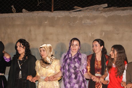 Yüksekova'da 09-10 Temmuz 2011 tarihlerinde evlenen bazı çiftleri sizler için sayfamıza taşıdık. Yüksekova Güncel Ailesi olarak tüm çiftlere mutluluklar dileriz