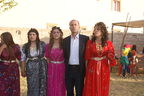 Yüksekova'da 16-17 Temmuz 2011 tarihlerinde evlenen bazı çiftleri sizler için sayfamıza taşıdık. Yüksekova Güncel Ailesi olarak tüm çiftlerimize mutluluklar diliyoruz