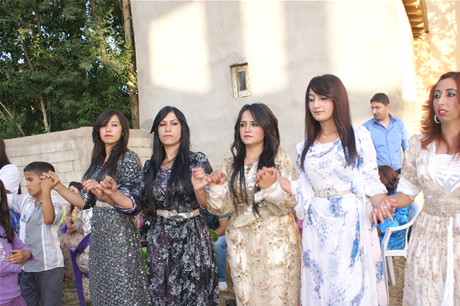 Yüksekova'da 16-17 Temmuz 2011 tarihlerinde evlenen bazı çiftleri sizler için sayfamıza taşıdık. Yüksekova Güncel Ailesi olarak tüm çiftlerimize mutluluklar diliyoruz