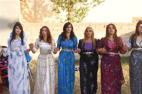 Yüksekova'da 16-17 Temmuz 2011 tarihlerinde evlenen bazı çiftleri sizler için sayfamıza taşıdık. Yüksekova Güncel Ailesi olarak tüm çiftlerimize mutluluklar diliyoruz