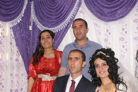 Yüksekova'da 16-17 Temmuz 2011 tarihlerinde evlenen bazı çiftleri sizler için sayfamıza taşıdık. Yüksekova Güncel Ailesi olarak tüm çiftlerimize mutluluklar diliyoruz