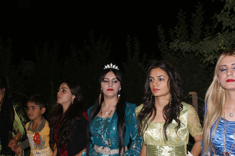 Yüksekova'da 16-17 Temmuz 2011 tarihlerinde evlenen bazı çiftleri sizler için sayfamıza taşıdık. Yüksekova Güncel Ailesi olarak tüm çiftlerimize mutluluklar diliyoruz