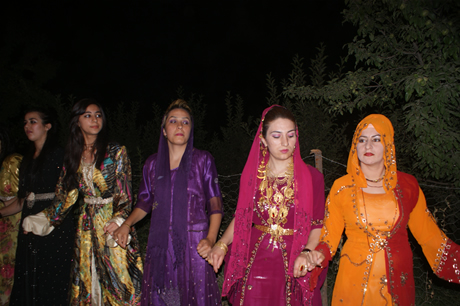 Yüksekova'da 16-17 Temmuz 2011 tarihlerinde evlenen bazı çiftleri sizler için sayfamıza taşıdık. Yüksekova Güncel Ailesi olarak tüm çiftlerimize mutluluklar diliyoruz