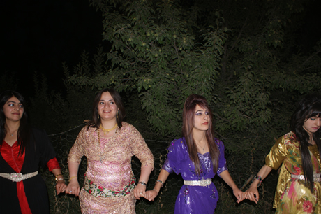 Yüksekova'da 16-17 Temmuz 2011 tarihlerinde evlenen bazı çiftleri sizler için sayfamıza taşıdık. Yüksekova Güncel Ailesi olarak tüm çiftlerimize mutluluklar diliyoruz