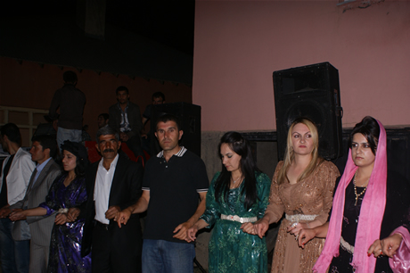 Yüksekova'da 16-17 Temmuz 2011 tarihlerinde evlenen bazı çiftleri sizler için sayfamıza taşıdık. Yüksekova Güncel Ailesi olarak tüm çiftlerimize mutluluklar diliyoruz