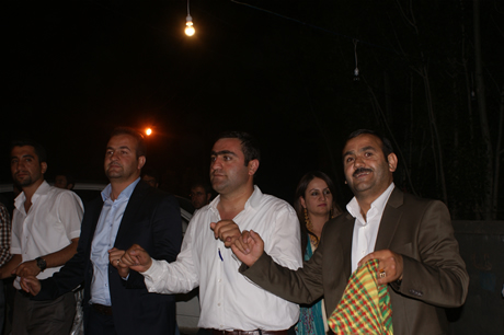 Yüksekova'da 16-17 Temmuz 2011 tarihlerinde evlenen bazı çiftleri sizler için sayfamıza taşıdık. Yüksekova Güncel Ailesi olarak tüm çiftlerimize mutluluklar diliyoruz