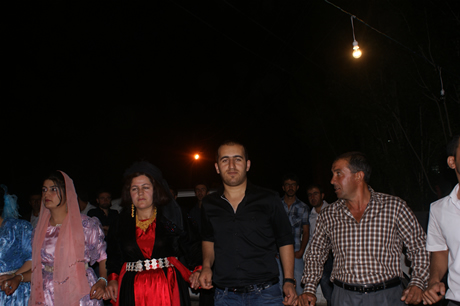 Yüksekova'da 16-17 Temmuz 2011 tarihlerinde evlenen bazı çiftleri sizler için sayfamıza taşıdık. Yüksekova Güncel Ailesi olarak tüm çiftlerimize mutluluklar diliyoruz