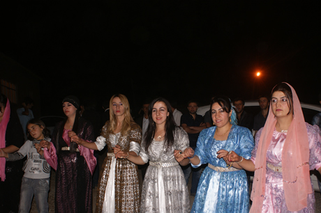 Yüksekova'da 16-17 Temmuz 2011 tarihlerinde evlenen bazı çiftleri sizler için sayfamıza taşıdık. Yüksekova Güncel Ailesi olarak tüm çiftlerimize mutluluklar diliyoruz