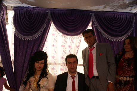 Yüksekova'da 16-17 Temmuz 2011 tarihlerinde evlenen bazı çiftleri sizler için sayfamıza taşıdık. Yüksekova Güncel Ailesi olarak tüm çiftlerimize mutluluklar diliyoruz