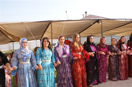 Yüksekova'da 16-17 Temmuz 2011 tarihlerinde evlenen bazı çiftleri sizler için sayfamıza taşıdık. Yüksekova Güncel Ailesi olarak tüm çiftlerimize mutluluklar diliyoruz